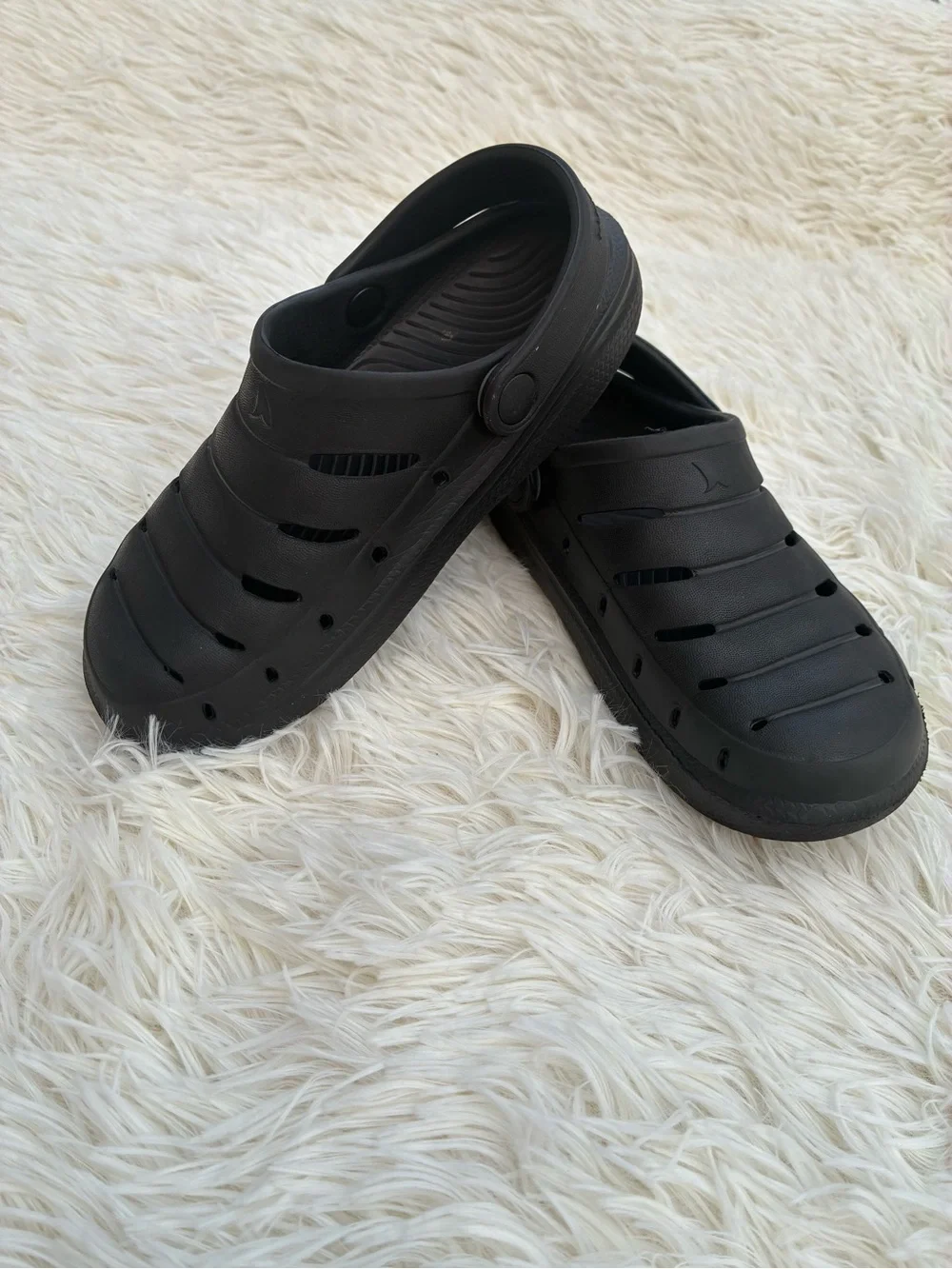 Rugged Shark lightweight black